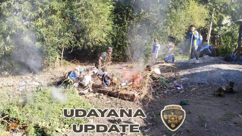 Sinergi Babinsa, Mahasiswa, dan Warga Karijawa dalam Aksi Jumat Bersih