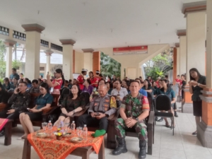 Babinsa Sertu Made Merta Yasa Apresiasi Kiprah SMPN 1 Gianyar di Usia ke-70