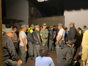 Sinergitas Babinsa dan Linmas Desa Mas Tegakkan Tertib Administrasi Kependudukan