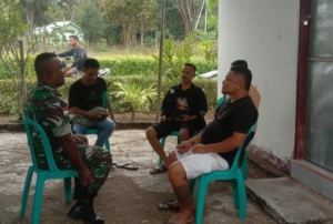 Lewat Komsos, Babinsa Serda Hendrikus G. Patty Dorong Pemuda Desa Sallu Jadi Agen Perubahan