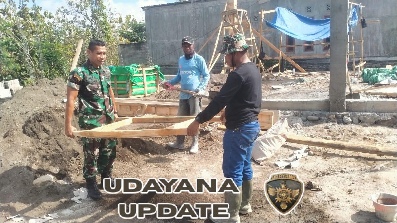 Babinsa dan Warga Mangge Asi Bahu-Membahu Wujudkan Hunian Layak