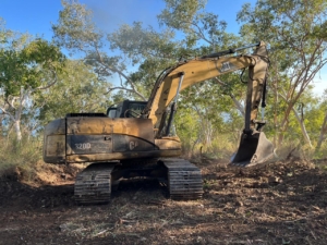 TNI Bersama Warga Desa Kiraman Buka Jalan Penghubung Dua Dusun Capai 3 Km