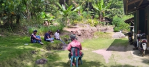 Babinsa Koramil 1602-03/Detusoko Berikan Rasa Aman Lewat Komsos dan Monitoring Wilayah Mukureku