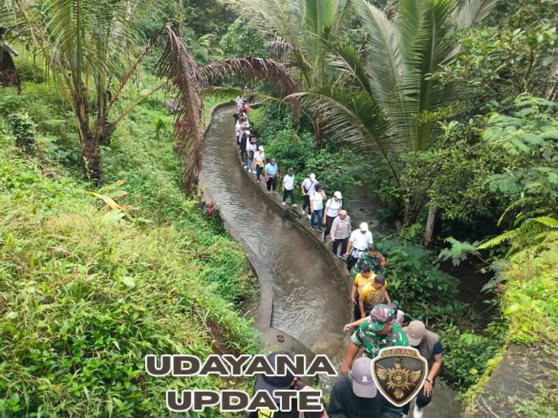 Sinergi Koramil 1623-03/Rendang bersama instansi terkait laksanakan kegiatan tabur benih ikan.