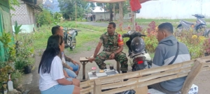 Tingkatkan Kedekatan dengan Rakyat, Babinsa Ende Laksanakan Pengamanan Wilayah