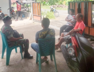 Babinsa Ende Pantau Situasi Wilayah dan Himbau Warga Waspada Musim Hujan