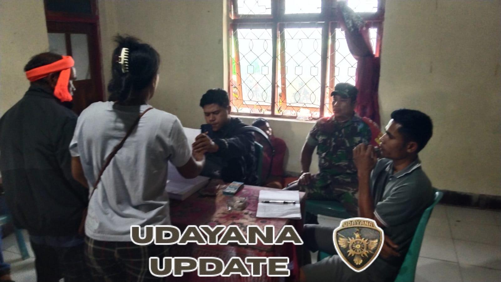 Babinsa Koramil 01/Laratama Sambangi Kantor Desa, Pererat Komsos dengan Perangkat Desa