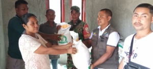 Kodim 1602/Ende Hadir di Tengah Masyarakat untuk Awasi Bantuan Beras Tahun 2025