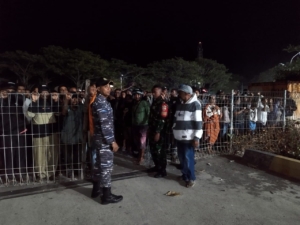 Babinsa Pastikan Bantuan Beras BULOG Tepat Sasaran Warga