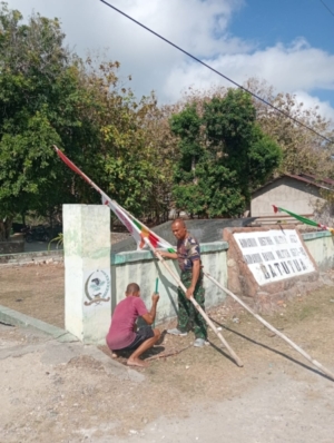 Pemasangan Umbul-Umbul dan Bendera Merah Putih di Kodim 1627/Rote Ndao dan Jajaran Koramil