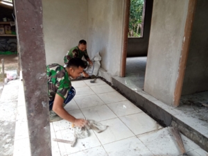 Masyarakat dan TNI Kompak Bangun Hunian Layak untuk Pengukir Kulit di Sukawati