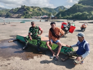 Kopda Kosmas Kerhi Lakukan Monitoring dan Komsos di Pantai Wajakea Jaya