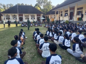 Gelar Pelatihan PBB, Koramil Busungbiu dan SMK 1 Busungbiu Sinergi Ciptakan Generasi Disiplin