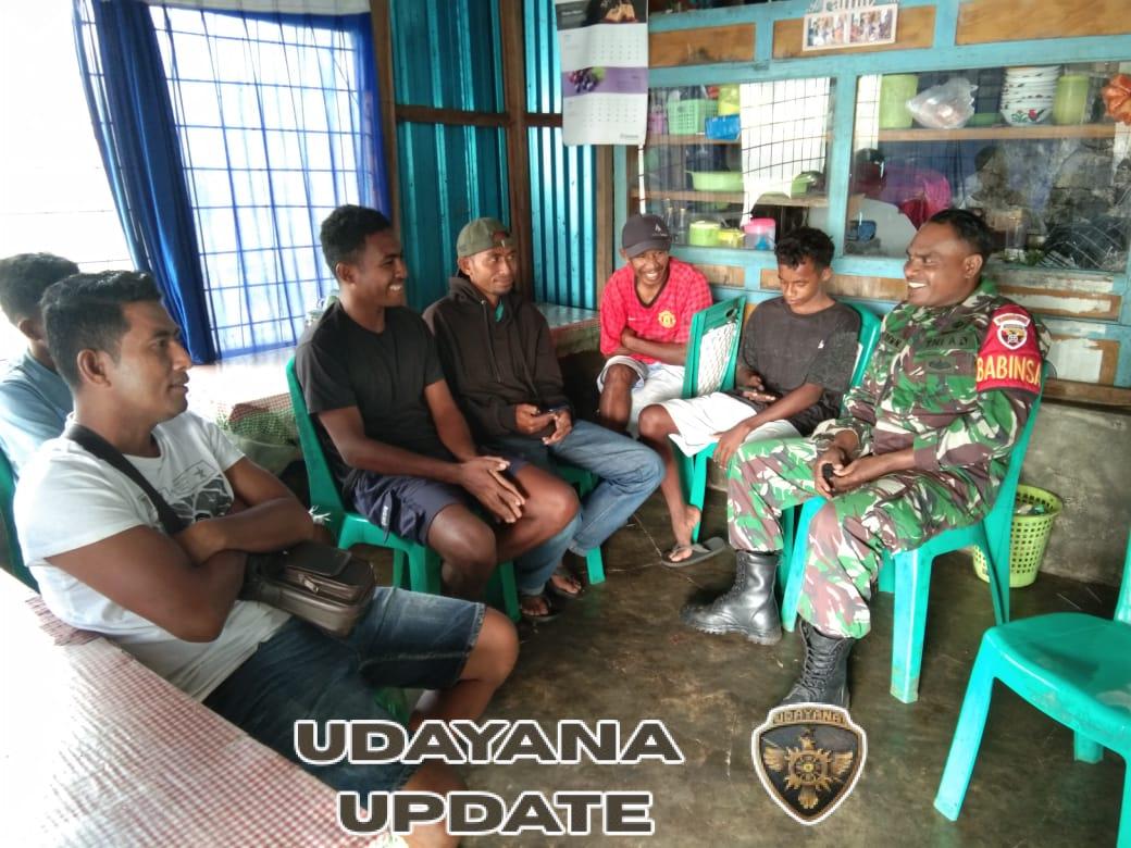 Komsos dan Pamwil Babinsa Detusoko Berjalan Lancar di Wilayah Desa Kuru