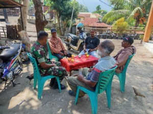 Pamwil dan Komsos Babinsa Koramil 1602-03/Detusoko Berjalan Lancar di Wilayah Binaan