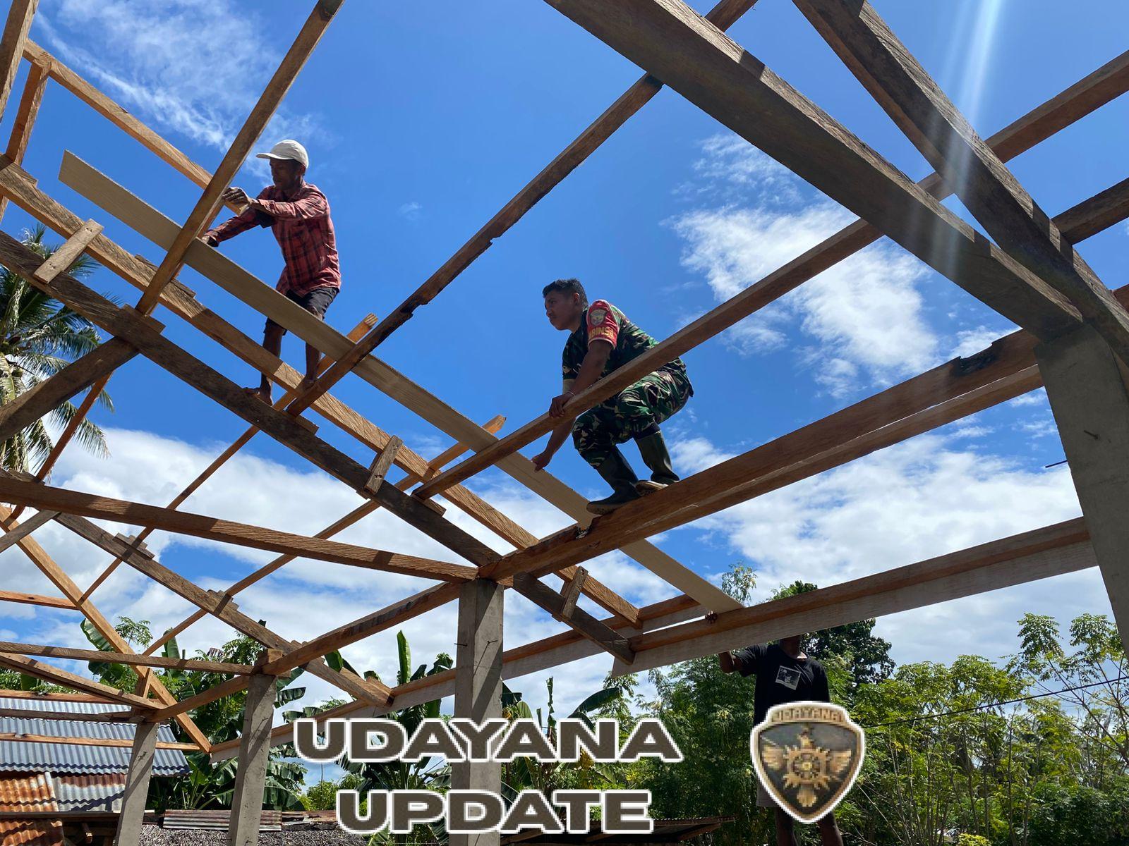 Babinsa Koramil Maurole Laksanakan Pamwil dan Karya Bhakti di Desa Hangalande