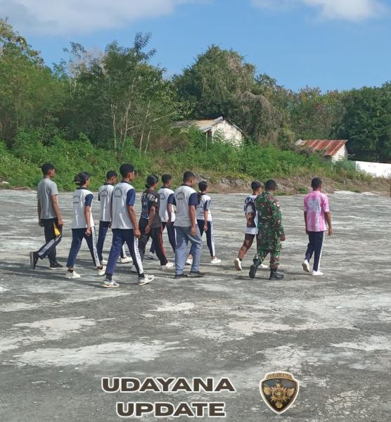 Sambut Hari Kemerdekaan, Babinsa Kabola Siapkan Pasukan Pengibar Bendera Terbaik