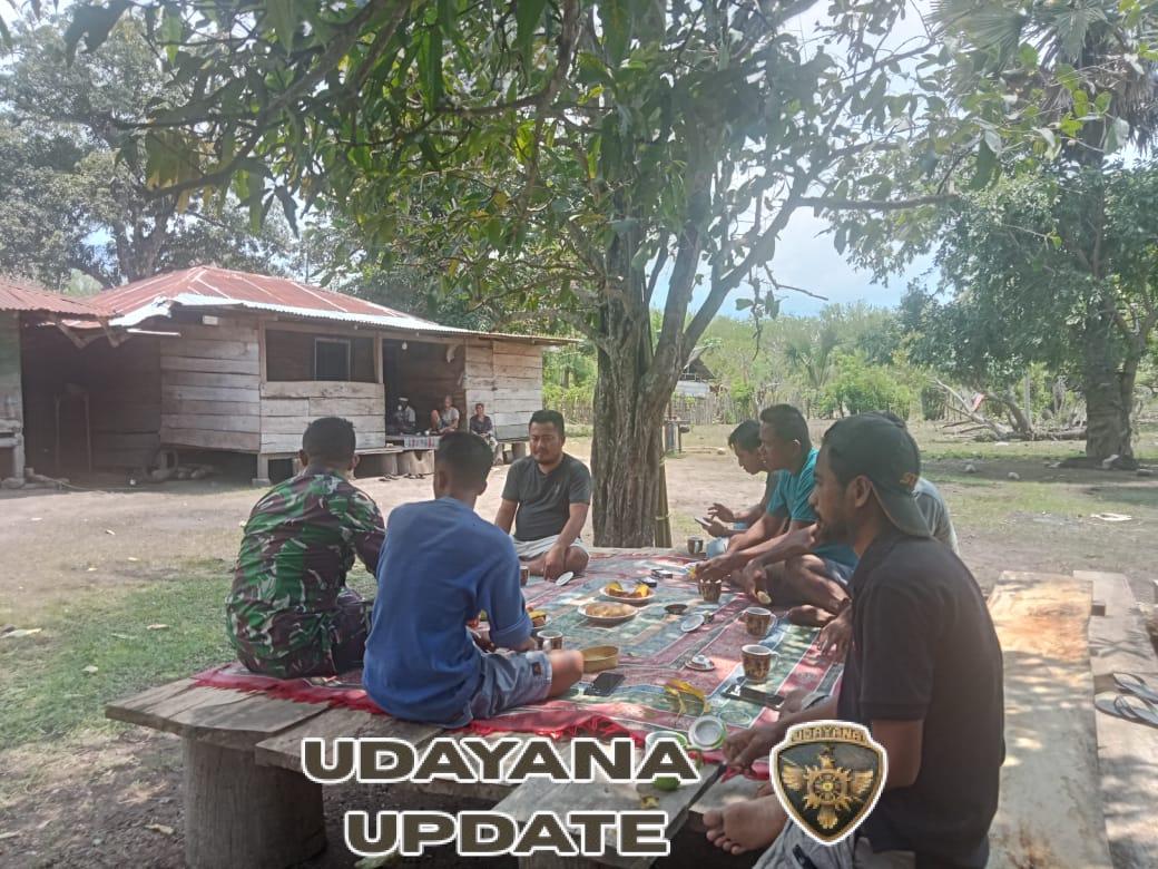 Babinsa Koramil 06/Karera Jalin Komsos dengan Warga Desa Nggongi
