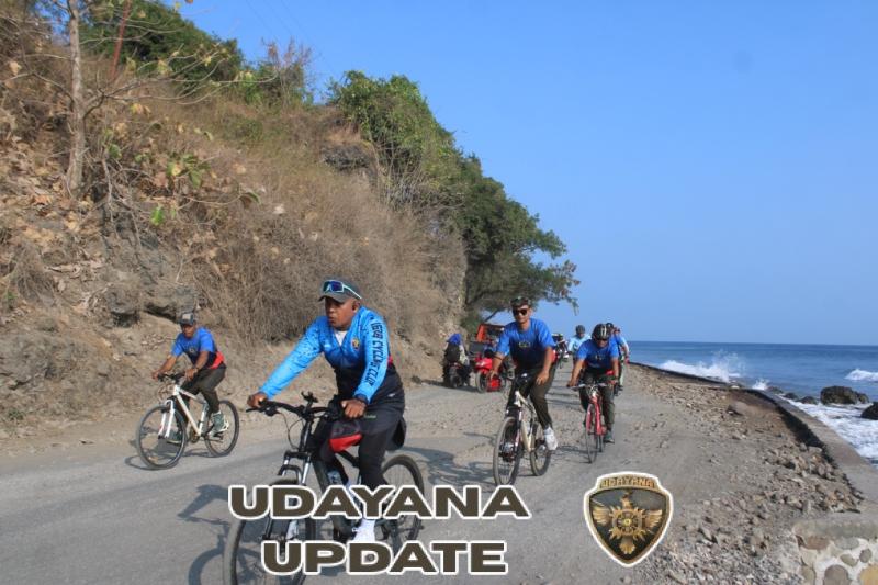 Kodim 1608/Bima Meriahkan Penutupan Festival Sangiang Api 2025 di Pantai Sangiang