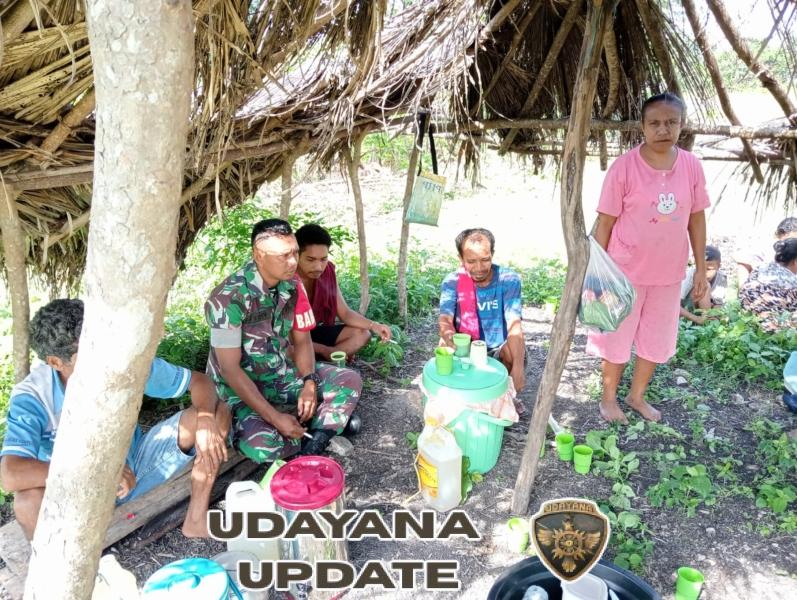 Pererat Kebersamaan, Kopda Robi Naisau Laksanakan Komsos di Desa Fatoin