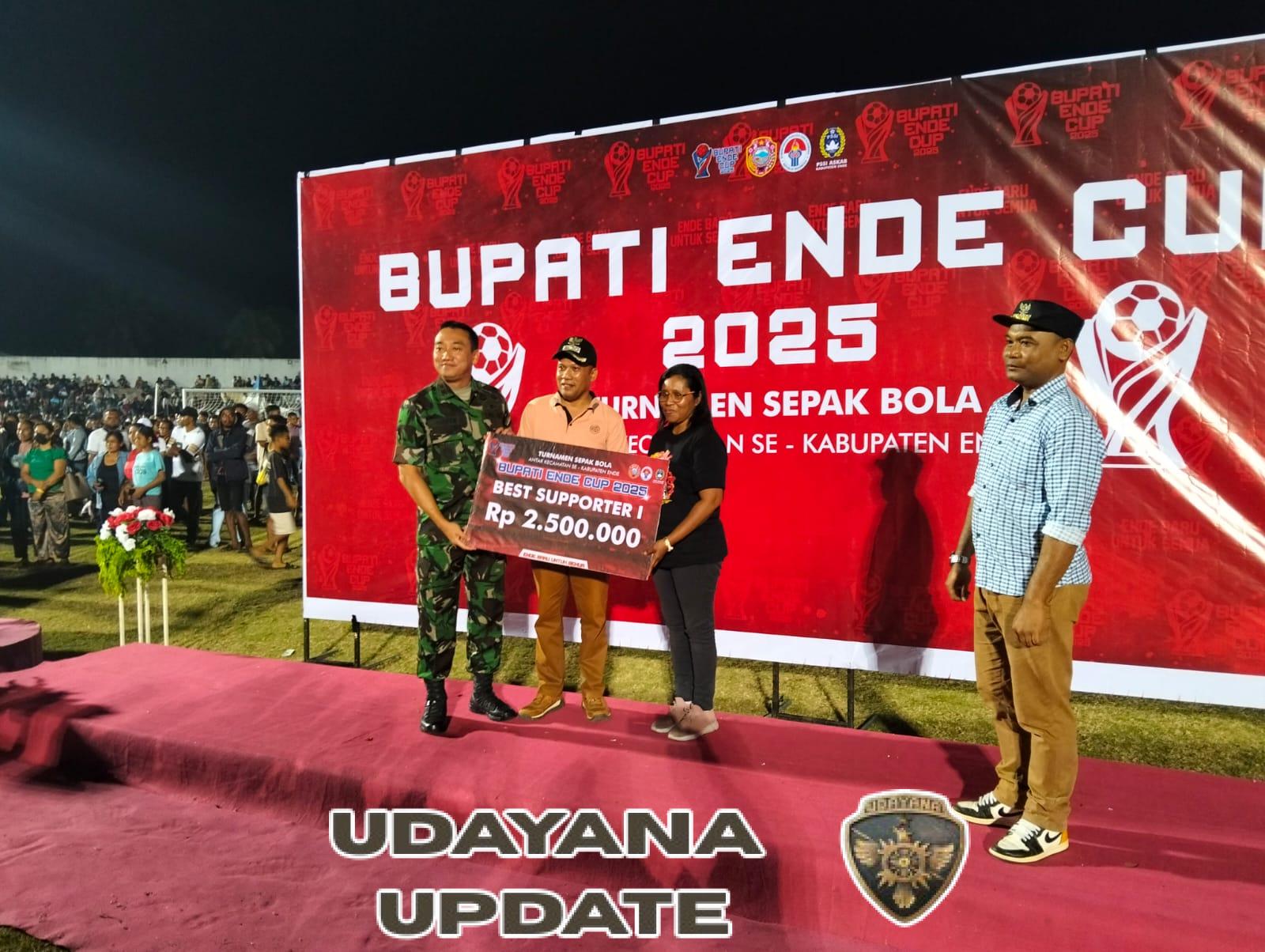 Bupati dan Dandim 1602/Ende Serahkan penghargaan di Final Sepak Bola Antar Kecamatan