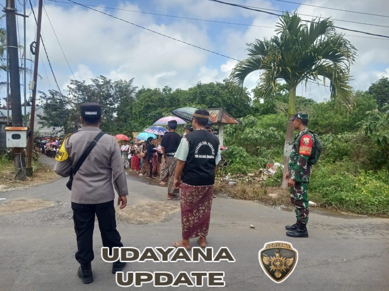 Babinsa Batukandik Turun Langsung Amankan Tradisi Mepeed