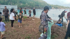 Koramil Nusa Penida Ikut Serta Clean Up Campaign