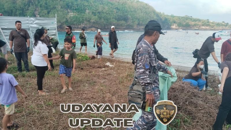 Koramil Nusa Penida Ikut Serta Clean Up Campaign