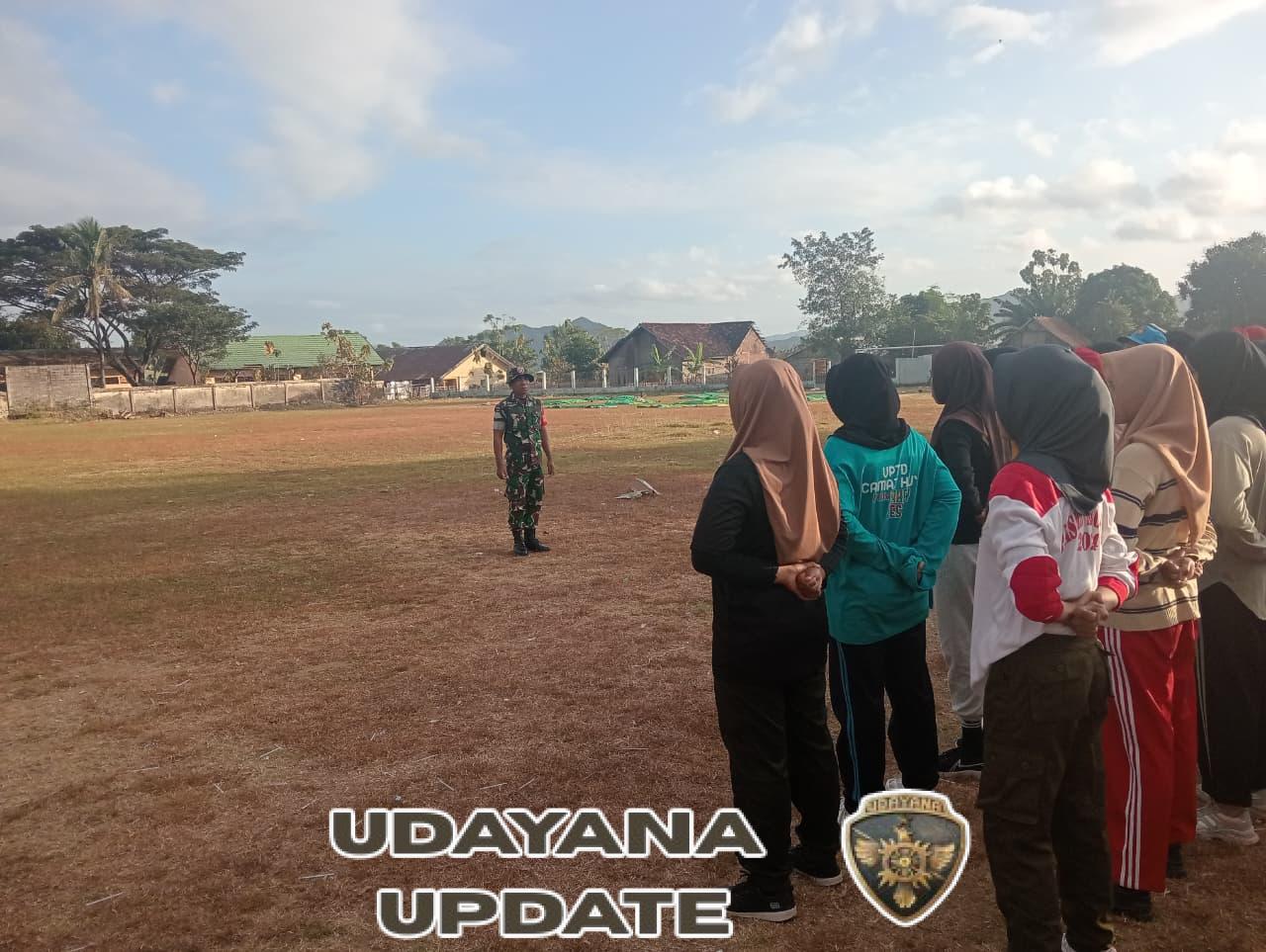 Babinsa Koramil 1614-03 Hu’u Latih Calon Paskibraka di Rasabou