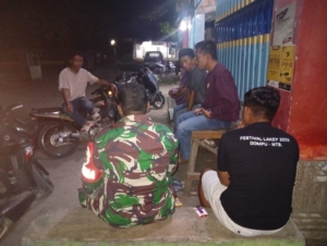 Babinsa Desa Mbuju Gelar Patroli Ronda Malam, Ajak Warga Aktif Jaga Keamanan Lingkungan