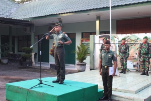Upacara Mingguan di Kodim 1619/Tabanan, Dandim Tanamkan Jiwa Korsa dan Disiplin