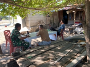 Babinsa Kodim 1602/Ende Perkuat Kemanunggalan TNI-Rakyat Lewat Komsos