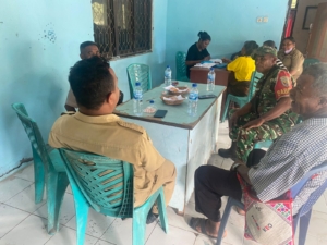 Tingkatkan Sinergi, Sertu Denis Gelar Komsos Bersama Warga Desa Tou