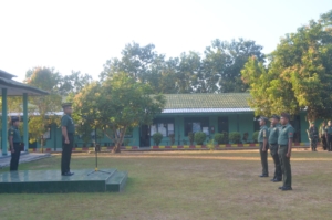 Letkol Czi Janu Hendarto Pimpin Upacara Bendera di Makodim Dompu