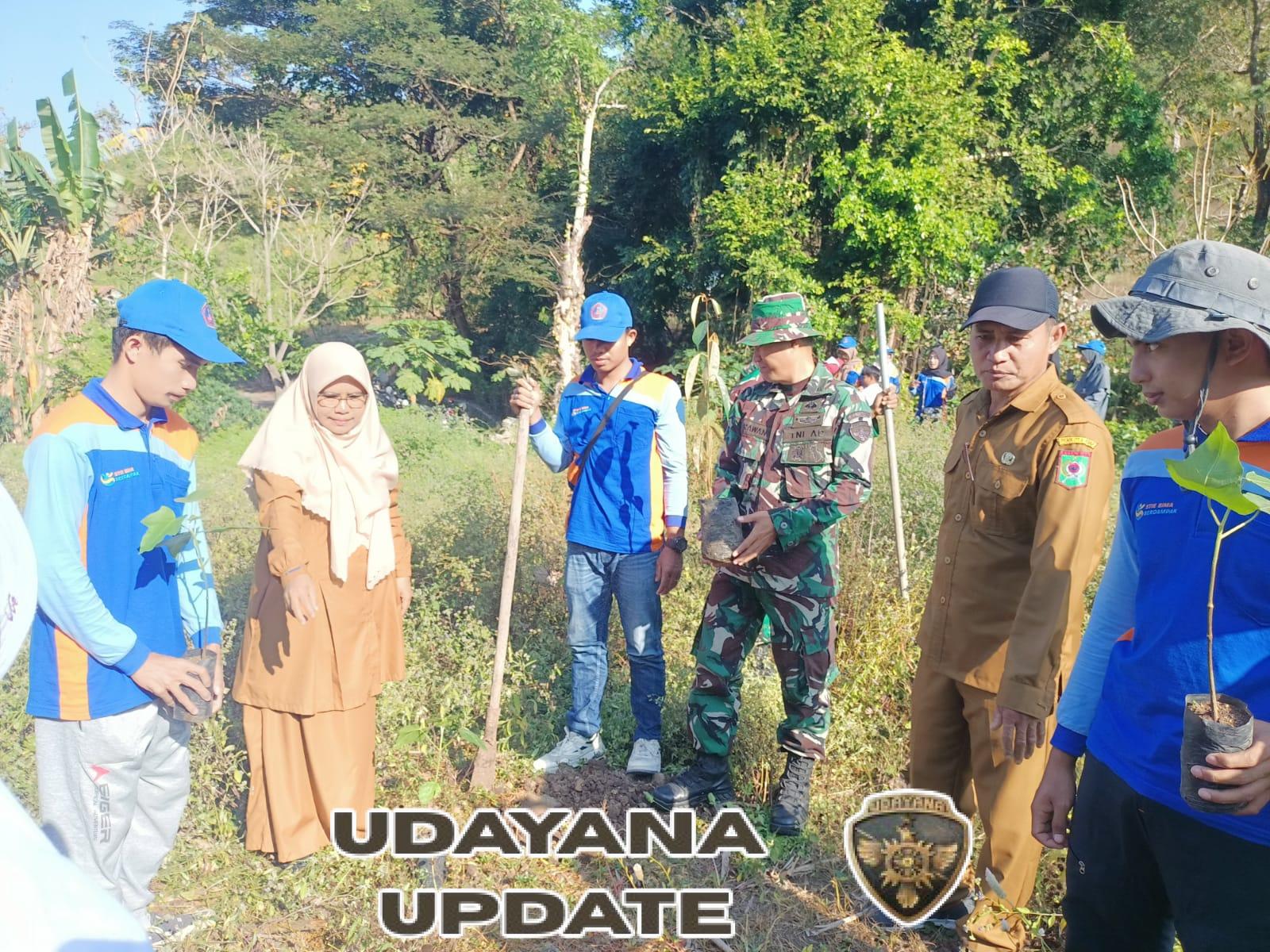 Sambut HUT RI ke-80, Koramil Rasanae Tanam Pohon di Sumber Mata Air Telaga