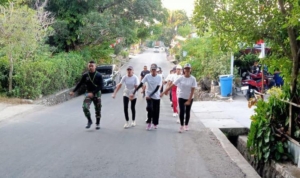 Sambut HUT RI ke-80 Satgas Yonif 741/GN Pos Salore Latihkan Gerak Jalan Di Desa Tulakadi