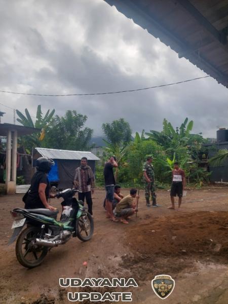 Kegiatan Pamwil dan Komsos Babinsa di Desa Manulondo, Warga Sambut Positif Kehadiran TNI