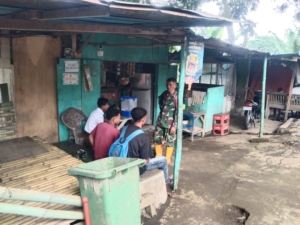 Babinsa Wolowaru Intensifkan Komsos dan Pamwil Demi Keamanan Desa Mbuliwaralau