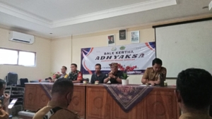 Babinsa Siangan Hadiri Penyerahan SK Purna Tugas Kelihan Dinas Banjar Bandung