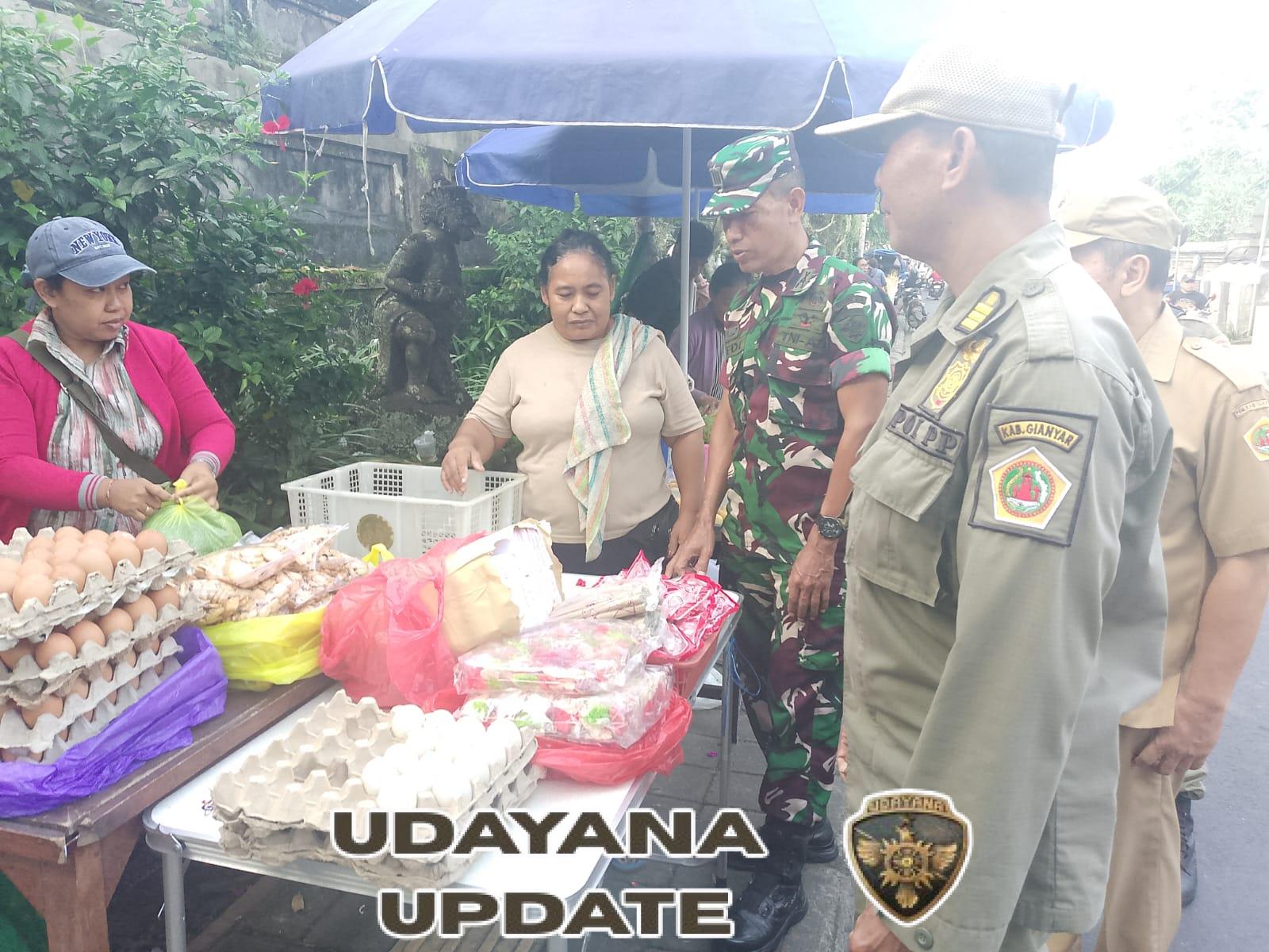 Danramil Ubud Pimpin Penertiban Pedagang Liar di Kawasan Wisata Ubud