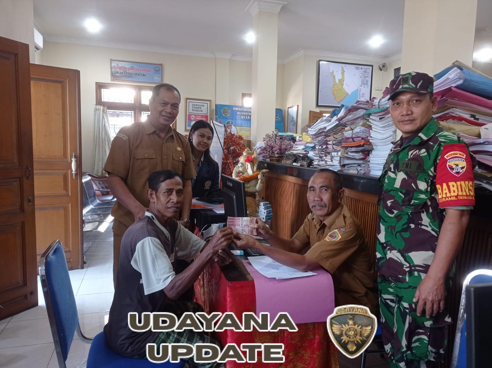 Babinsa Celuk Dampingi Penyaluran BLT Bulan Agustus di Tiga Banjar