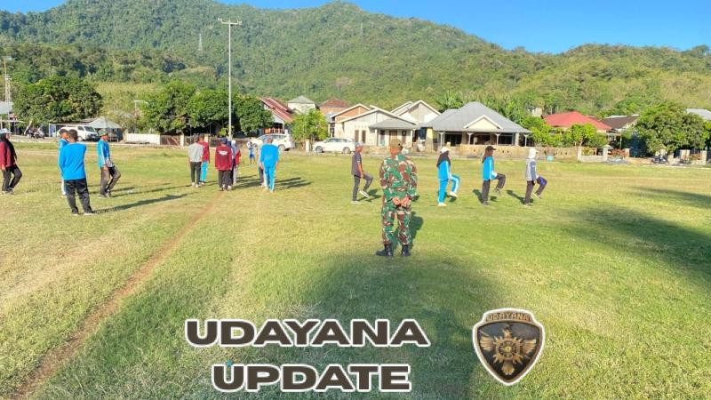 Babinsa Desa Tongo Latih Paskibra SMAN 1 Sekongkang Sambut HUT RI ke-80