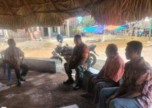 Serka Aries Umbu Himbau Warga Desa Maukabatan Jaga Keamanan dan Kebersihan