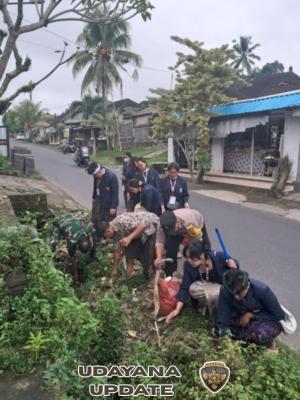 Babinsa Bungbungan Pelopori Aksi Bersih-Bersih Lingkungan