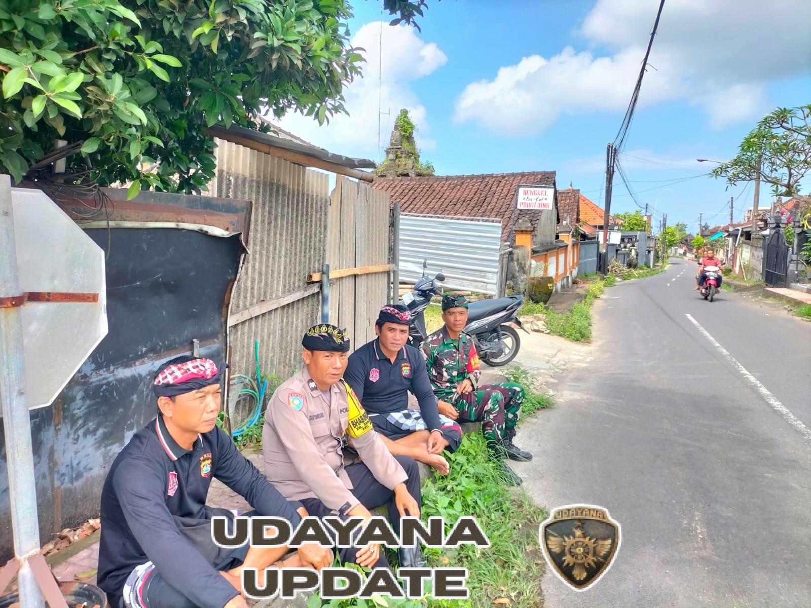 Bersinergi, Babinsa Semarapura Kauh Kawal Kegiatan Adat