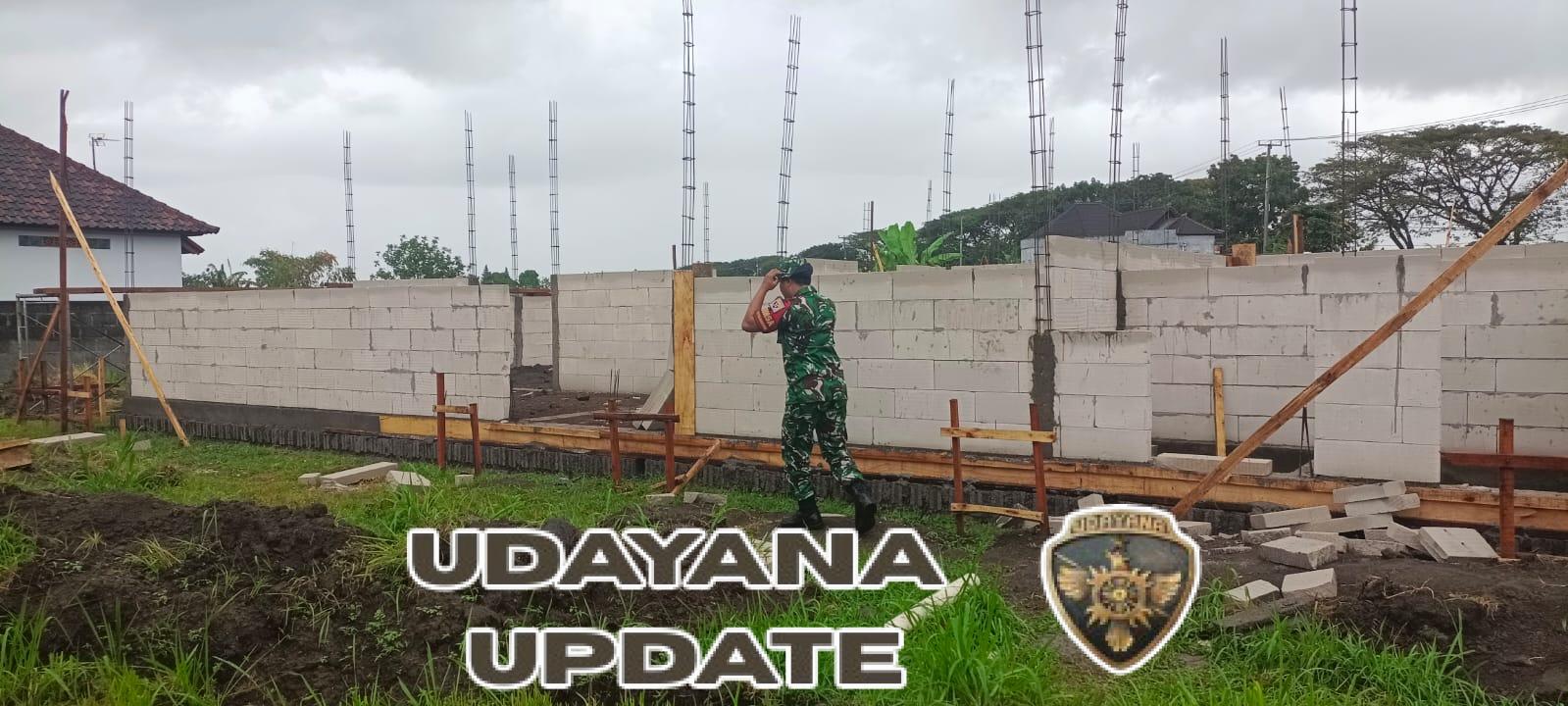 Babinsa Gelgel Monitoring Pembangunan Dapur MBG