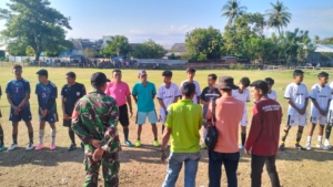 Semarak HUT RI ke-80, Babinsa Labuhan Jambu Hadiri Pembukaan Turnamen Sepak Bola Mini