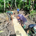 TMMD dan Warga Desa Batuan Bersatu Bangun Akses untuk Masa Depan