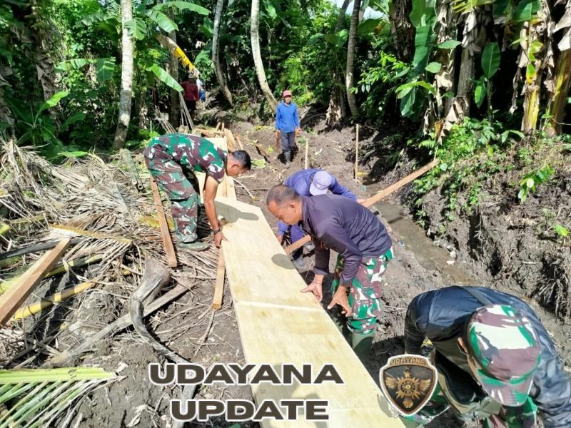 TMMD dan Warga Desa Batuan Bersatu Bangun Akses untuk Masa Depan