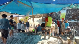 Gotong Royong TNI dan Masyarakat Wujudkan Infrastruktur Desa